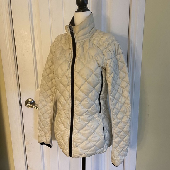 ❤️SOLD❤️Lululemon women’s reversible jacket - Picture 4 of 5